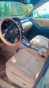A picture of Extremely sharp and clean Toyota Highlander Everything working perfectly smooth