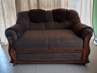 A picture of 7 seater chair