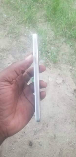 A picture of OPPO F1S GB 64 RAM 4 GB ELF 85 tu
