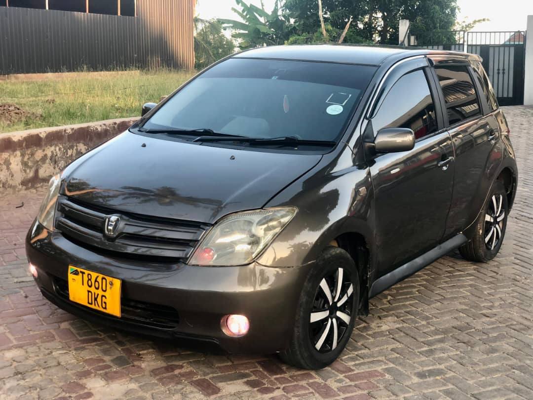 A picture of TOYOTA IST