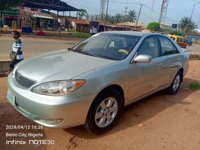 A picture of TOYOTA CAMRY