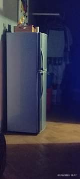 A picture of fridge la mtumba hili nataka 270000 0625590272 pigaa sim