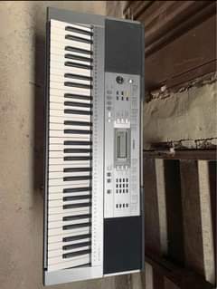A picture of Yamaha Psr E353 Yamaha Psr E353