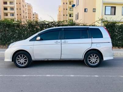 A picture of TOYOTA ISIS