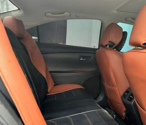 A picture of  2008 2010 Lexus ES350 Tesla infotainment system Moon roof
