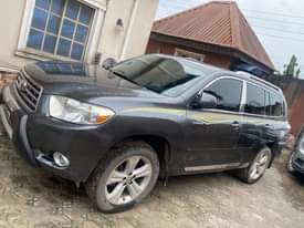 A picture of Less than a year used 2010 Toyota Highlander limited edition