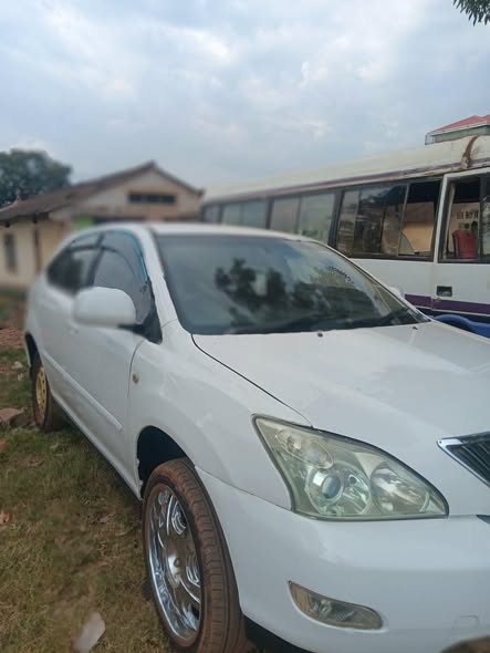 A picture of Toyota Harrier