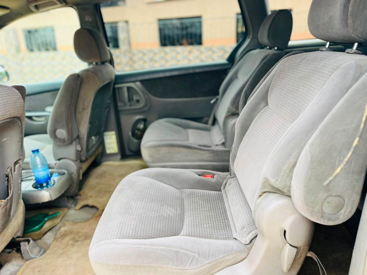 A picture of First body 2005 Toyota sienna Engine gear and AC perfectly