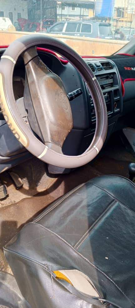 A picture of Toyota haiace bus Very sound engine and gear Manually transmission
