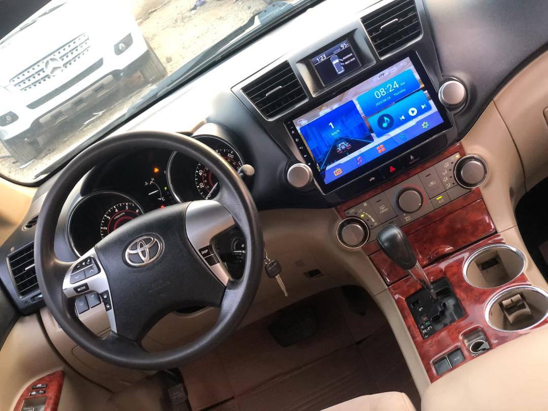 A picture of Toyota Highlander 2013