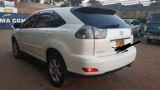 A picture of Toyota harrier 2 4cc 31m