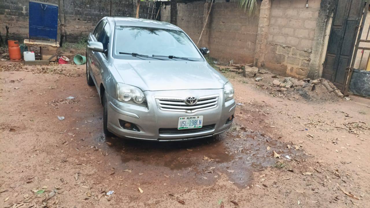 A picture of clean 2096 Toyota avensis
