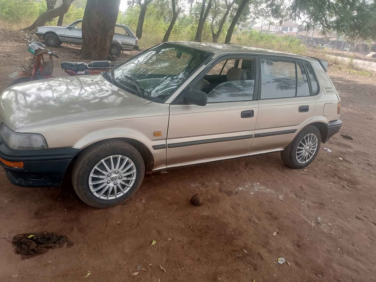 A picture of Toyota Corolla first lady very sound body and engine no