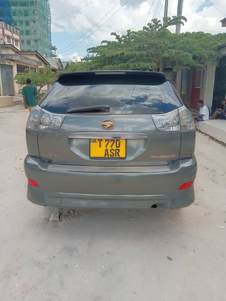 A picture of Toyota harrier new