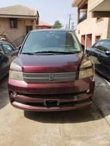 A picture of Foriegn used toyota Voxy 2005
