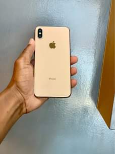 A picture of iPhone XSmax