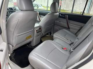 A picture of Super clean and neat foreign used Toyota Highlander limited 2013