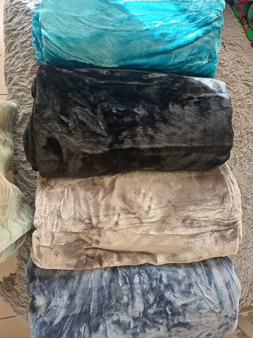 classifieds/blankets