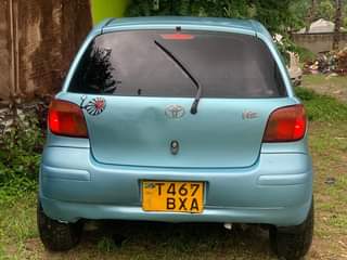A picture of TOYOTA VITZ OLD