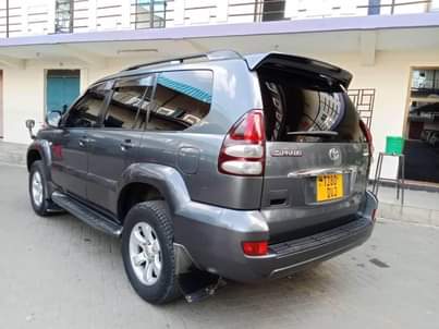 A picture of Prado 120 Manyu Ni diesl Iko mwanza Bei milioni 41