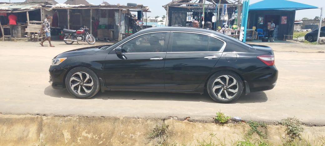 A picture of Honda accord 2016 model