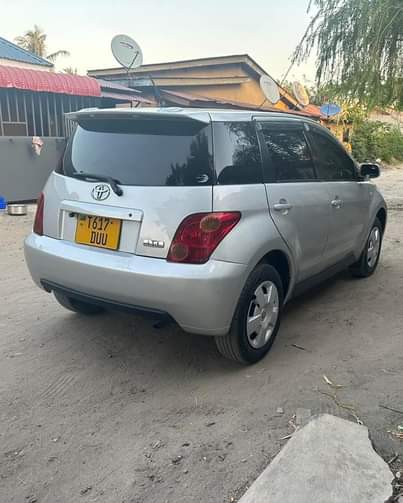 A picture of Toyota ist on sale0768718127