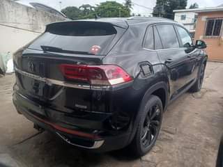 A picture of Volkswagen Atlas Cross Sport Se 2020 Black 3.6L 6