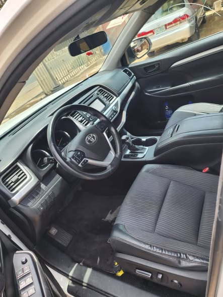 A picture of FOREIGN USED TOYOTA HIGHLANDER 2015