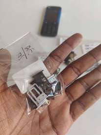 A picture of tray za line sim tray za pixel