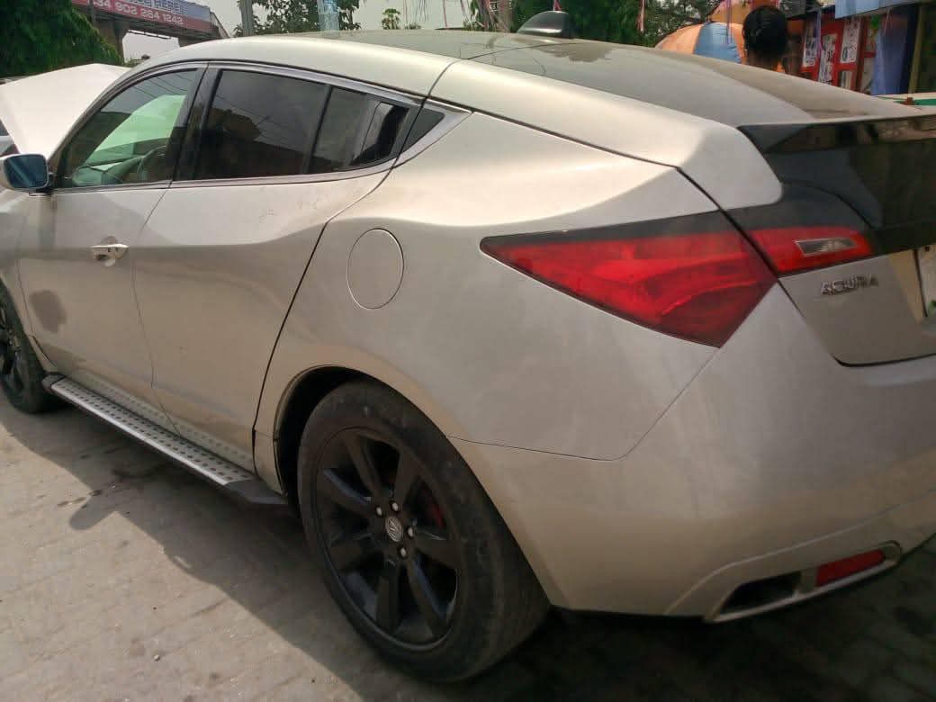 A picture of 2011 Acura zdx
