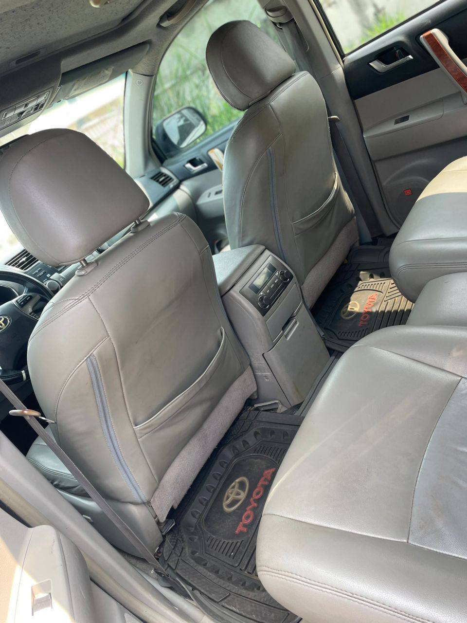 A picture of Toyota Highlander 0 10