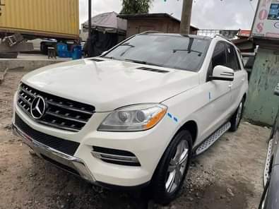 A picture of Mercedes Benz ML 350 2014 model white color black interior