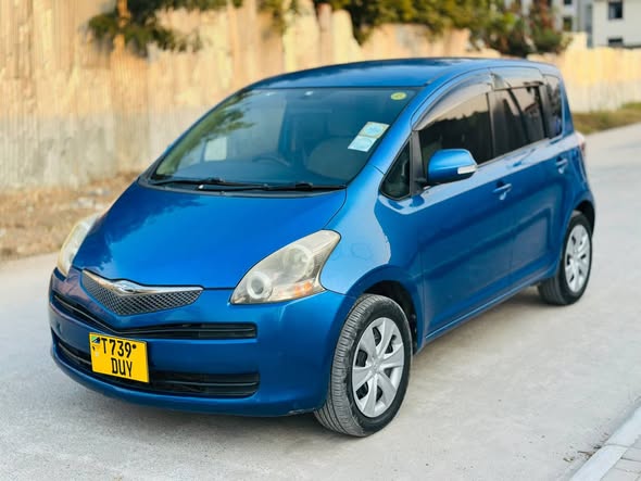 A picture of TOYOTA RACTIS