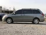 A picture of Clean UNREGISTERED Toyota Sienna 2007 model 3 6m net price