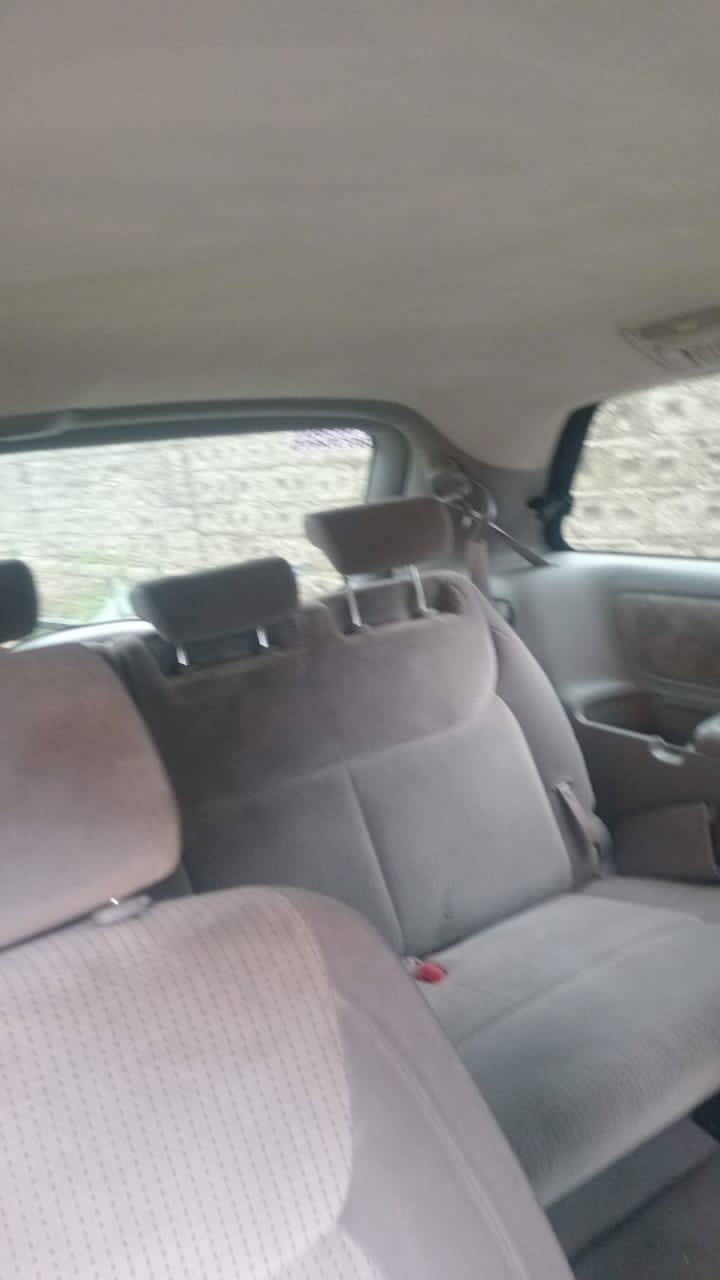 A picture of Toyota Sienna 08