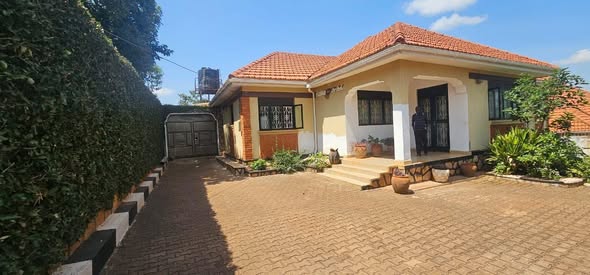 A picture of QUICK SALE MONEY NEEDED URGENTLY House on sale at akright