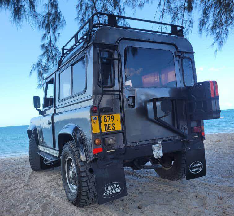 A picture of Land ROVER 90 19 8M 0766722002
