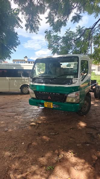 A picture of MITSUBISHI CANTER