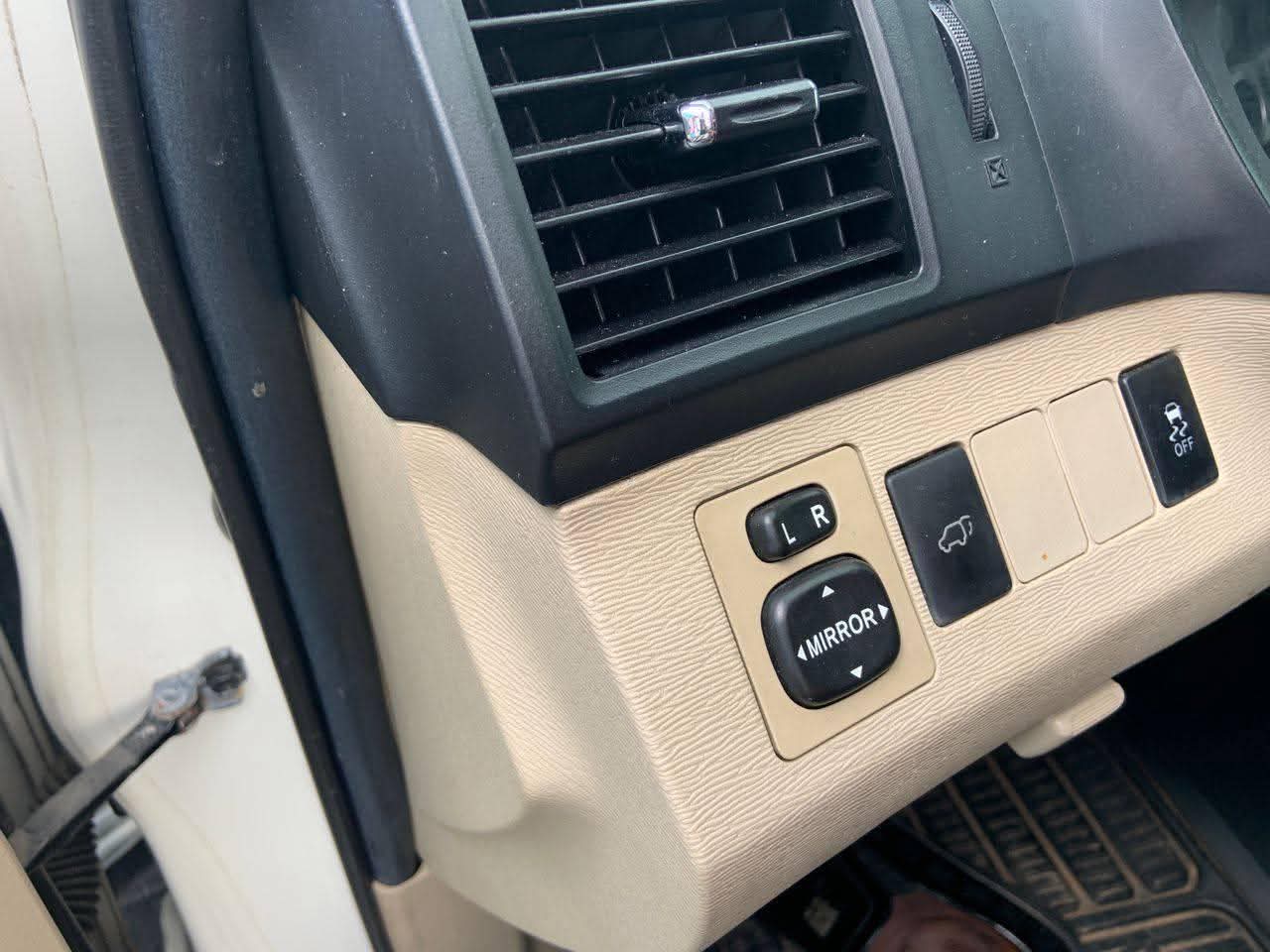 A picture of Toyota venza 2012