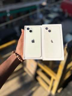 A picture of iPhone 13 plain 128gb 255 69 472 4815