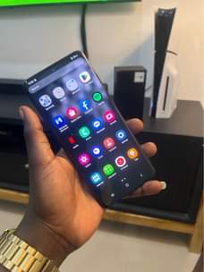 A picture of Samsung s20 ultra 5g