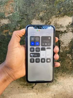 A picture of iphone 11 Plain