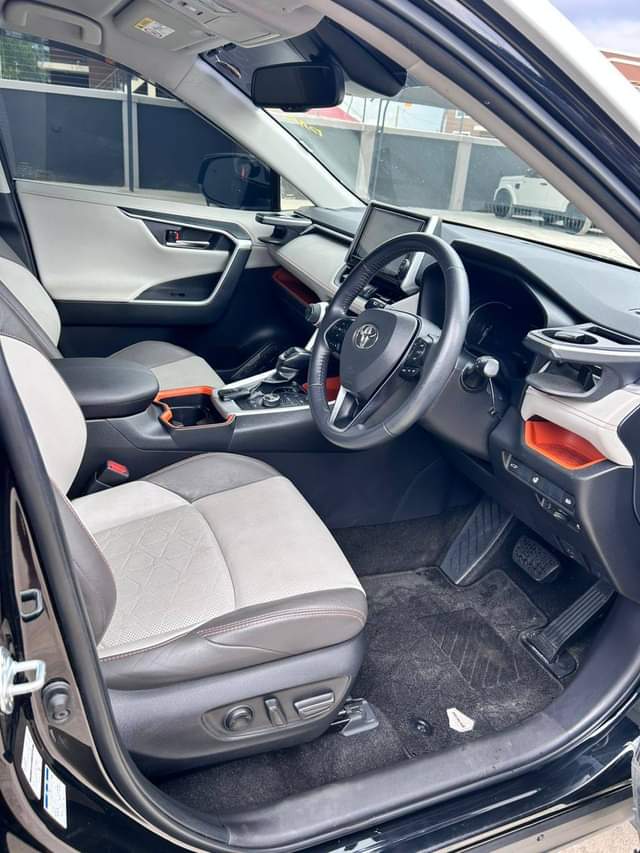 A picture of Toyota harrier new model