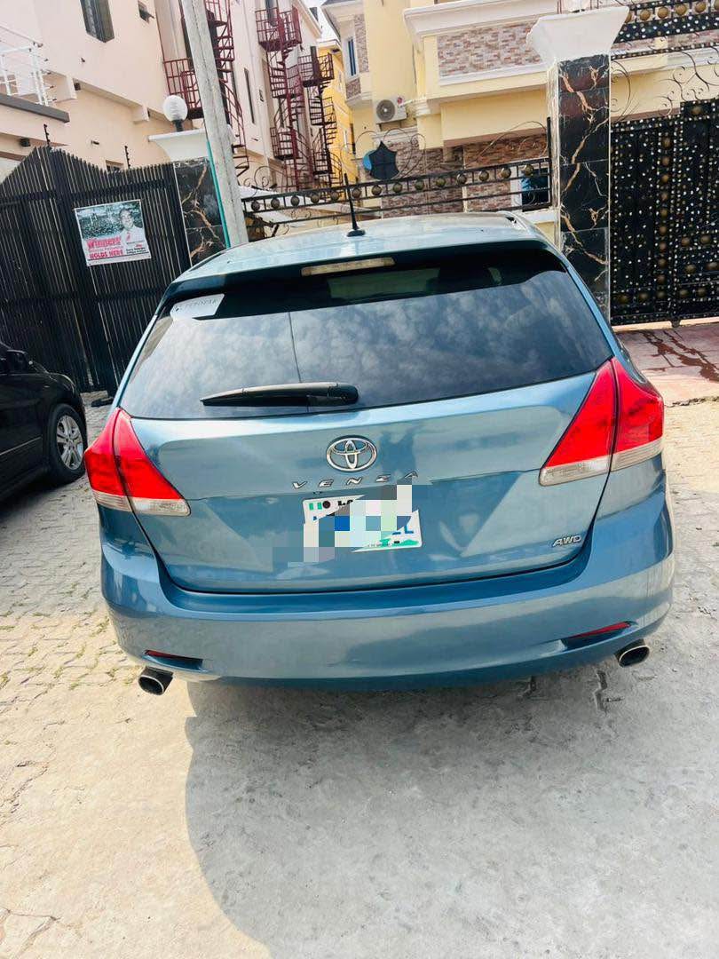 A picture of Toyota Venza XLE