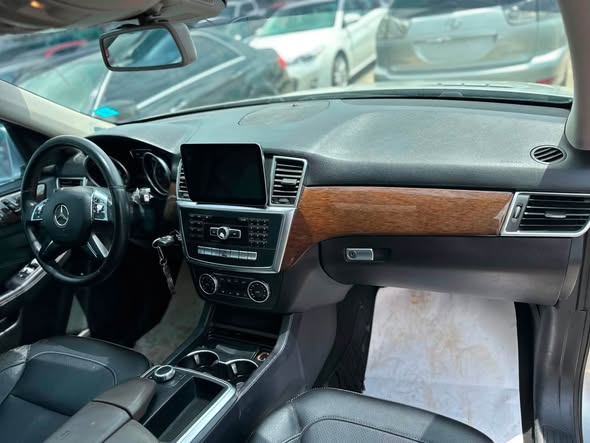 A picture of First Body 2014 Mercedes Benz ML350 4matic with untempered engine