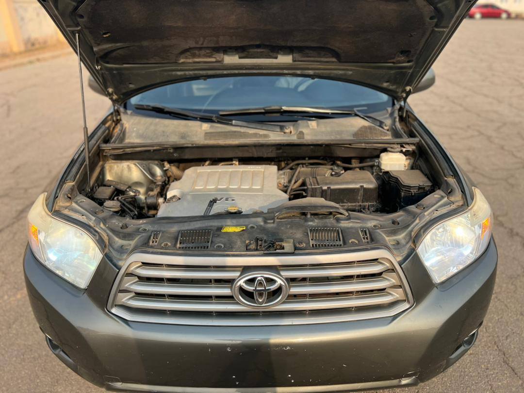A picture of Tokunbo standard Toyota highlander 2011 model with duty paid in