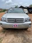 A picture of Toyota Highlander 03 model Nigerian used engine gear and ac