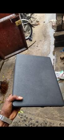 A picture of Nauza laptop