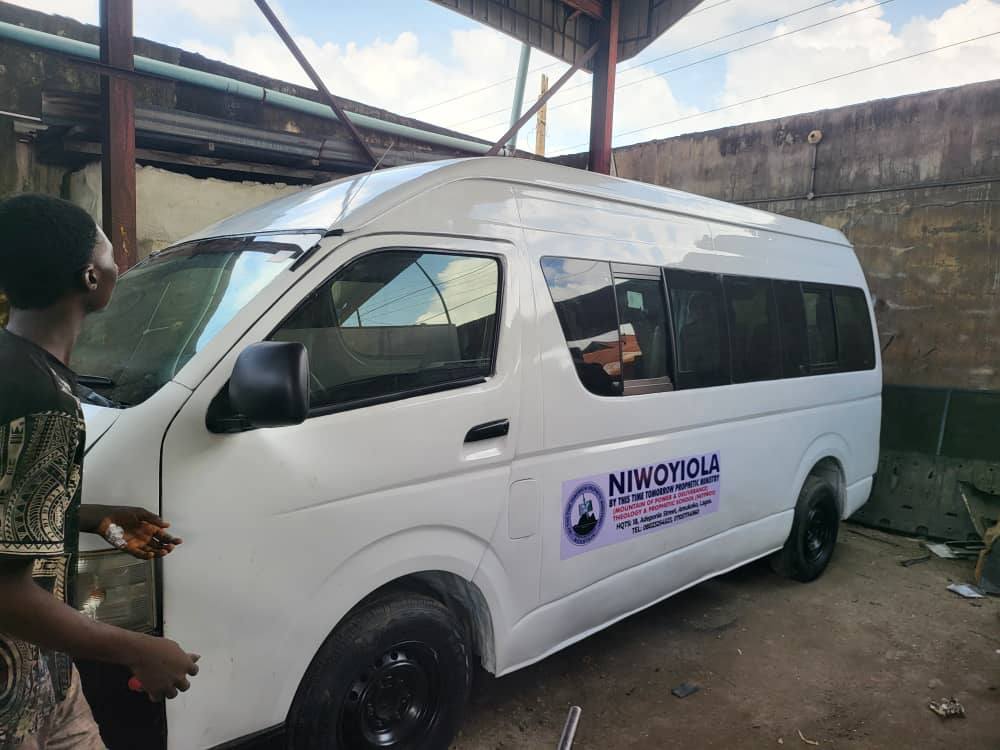 A picture of Hummer 3 Bus registered buy and drive everything is working