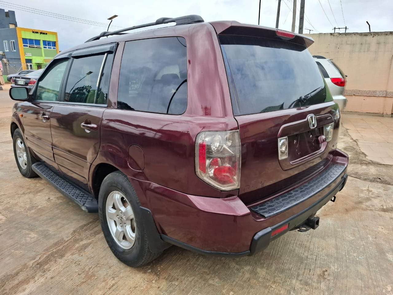 A picture of Honda pilot 2005